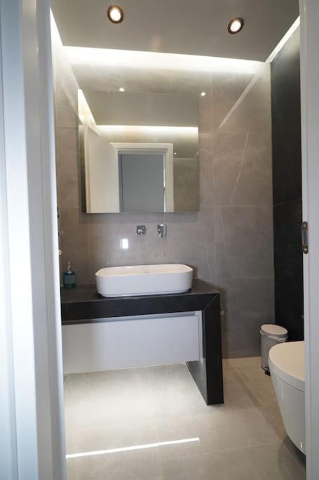 Brand New 3Br With 2 Bathrooms Marousi Apartment Athens Ngoại thất bức ảnh